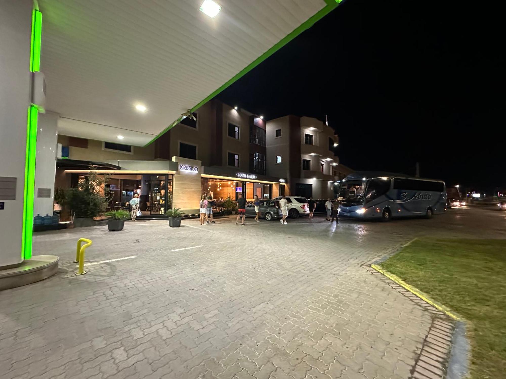 Hotel Kresko Lushnje Exterior photo